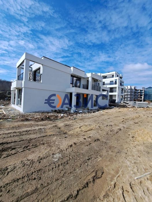 Продава се Тристаен апартамент в Созопол - 114 кв.м за 1394 €/кв.м - Снимка #1