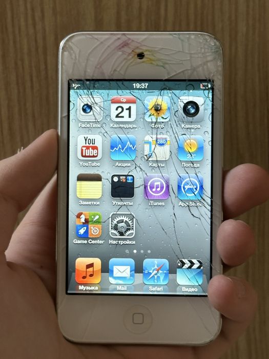 Белый iPod touch 4
