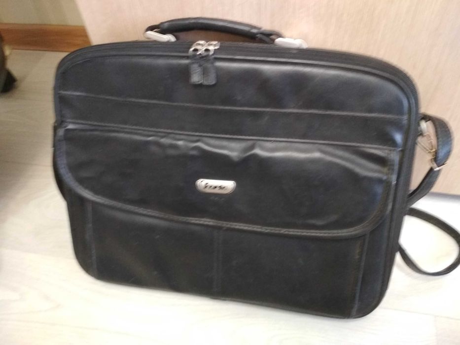 Портфель,  с ремнём, в отличном состоянии!