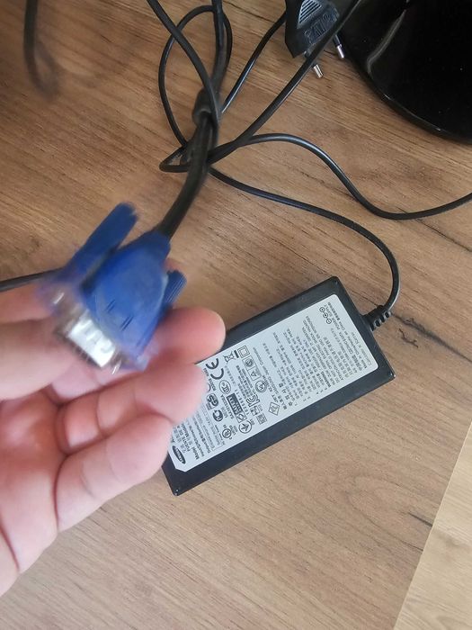 Продавам екран за компютър Samsung S22B150N 22 инча
