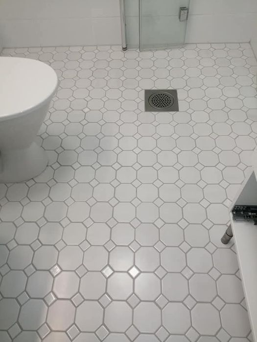 Zugrav, gresie, faianță,rigips –Execut lucrări de calitate finisaje interioare,exterioare