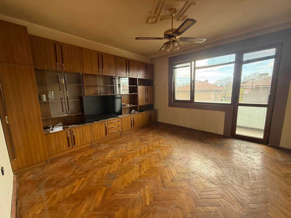 Продава се Четиристаен апартамент в Пловдив, Гагарин - 96 кв.м за 2256 €/кв.м - Снимка #1