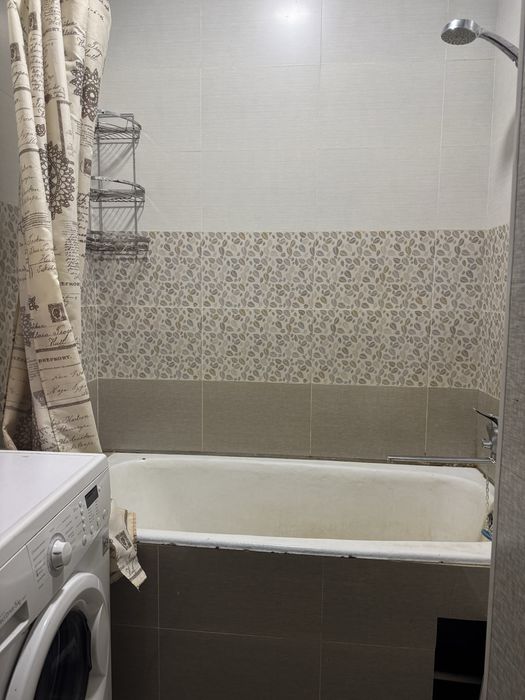 3 xonali yunusobod 4-kvartalda shoxsaroy toyxonani oldida arenda