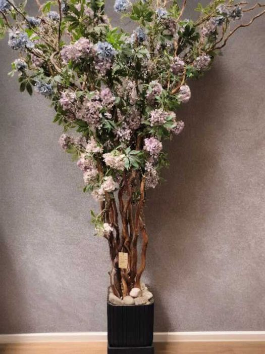 Copac decorativ cu frunze si flori artificiale