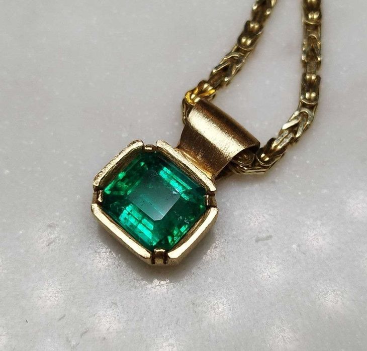 Елегантен златен медальон с естествен изумруд 2.54кт – 14K злато! Сертификат!