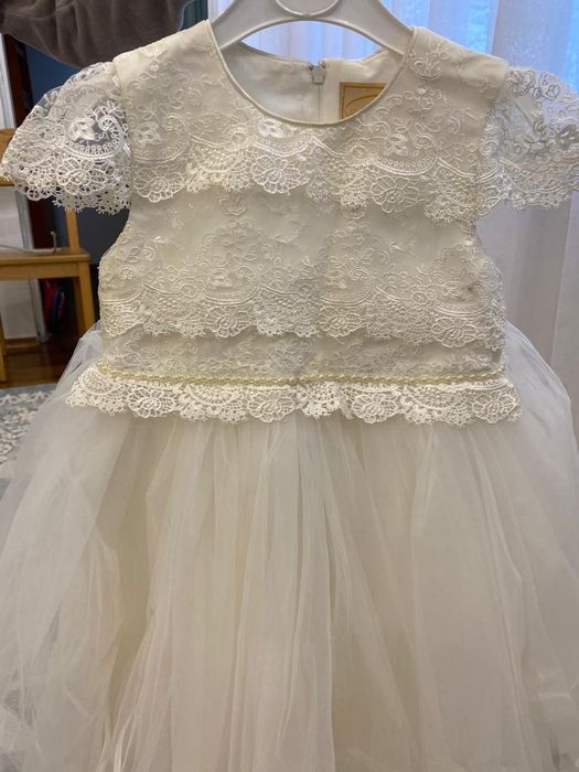 Платье нарядное и красивое для девочки