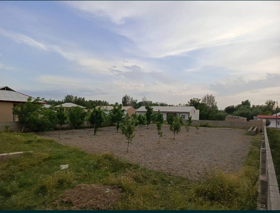 17 sotix yer sotiladi. Sotixi 1800$ dan