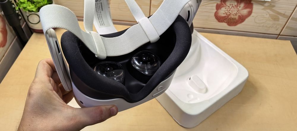 Ochelari VR META Quest 3S - - 128GB - - Oculus // ca noi - - 1450 lei
