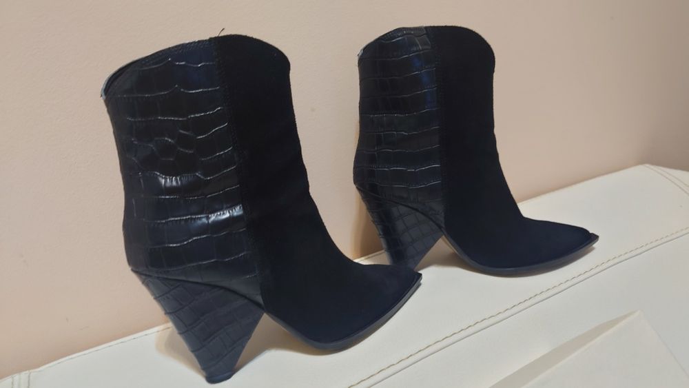 Боти естествена кожа,38 размер,150 лв.