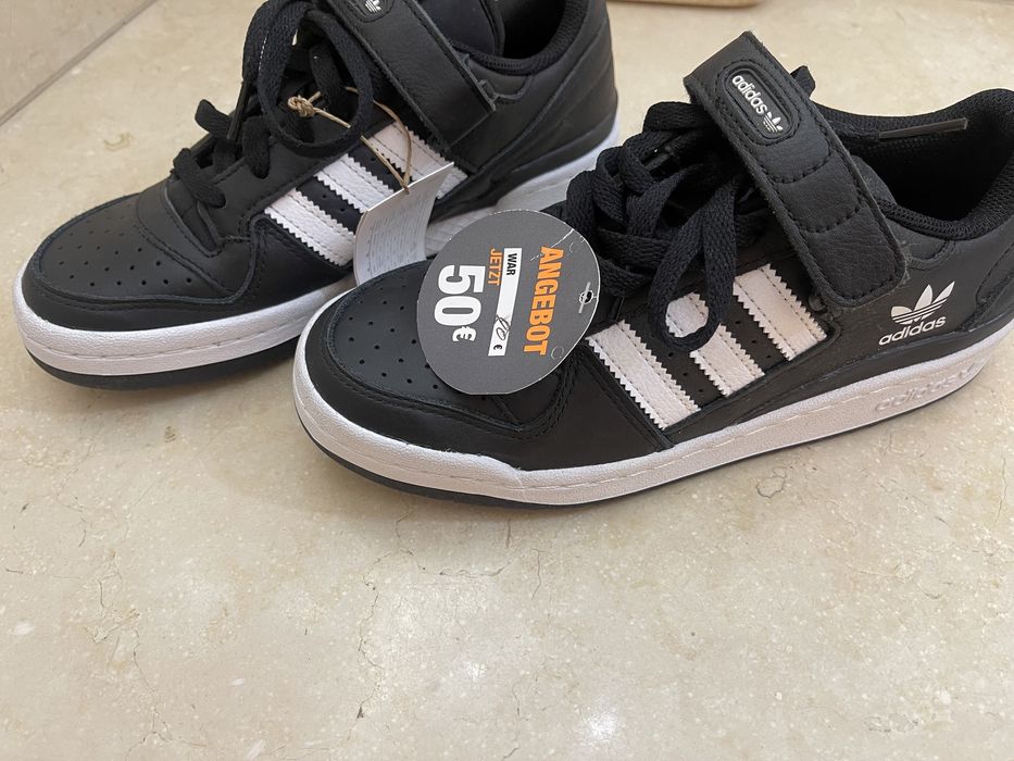 Adidas оригинал кожанные 37-37,5 размер