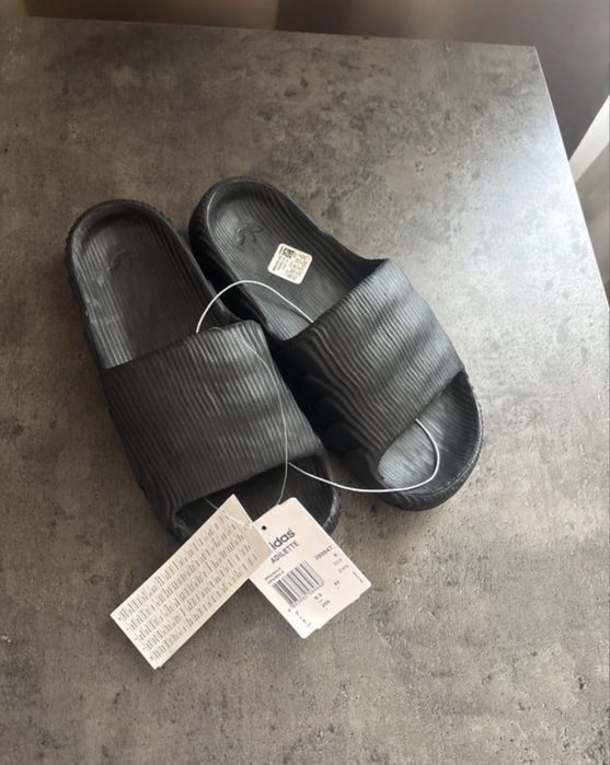 Papuci Adidas Adilette