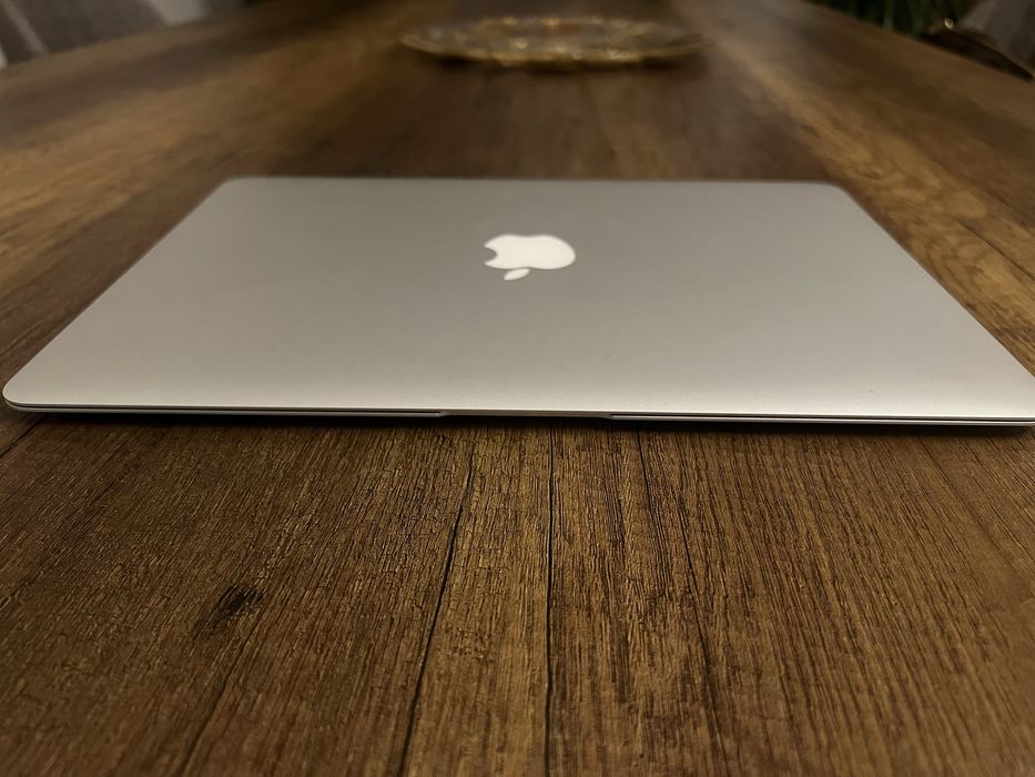 MacBook Air apple