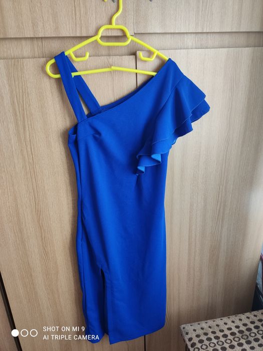 Rochie albastra royal cu volane perfecta ptr cununie