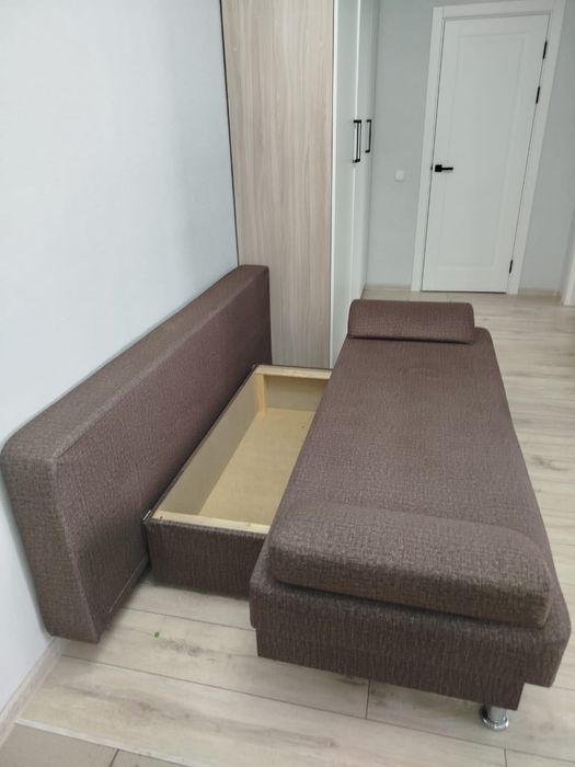 Продам диван коричневый