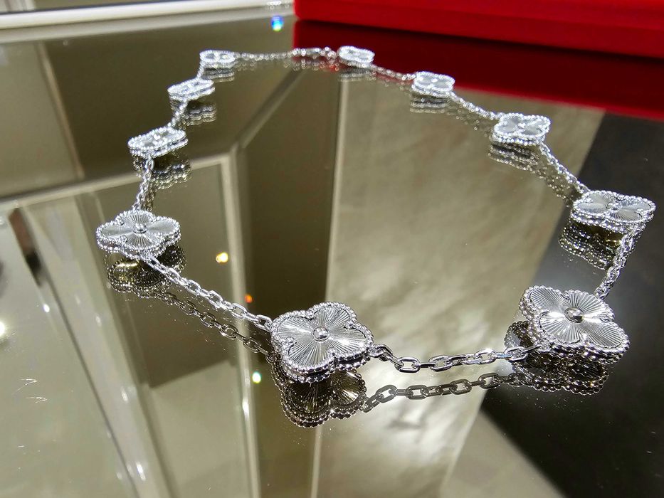 Van Cleef & Arpels VCA Silver Vintage Alhambra 10 Motifs Дамско Колие