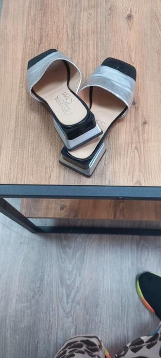 Чехли от естествена кожа