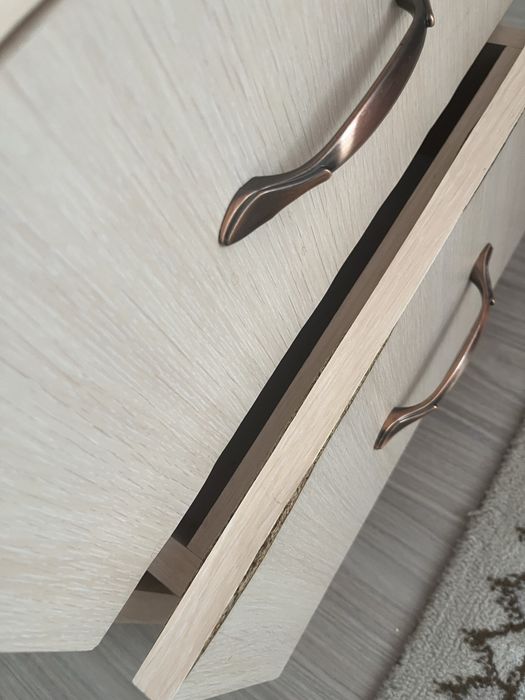 Прикроватная тумбочка