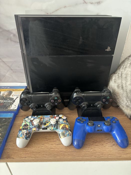Продам Sony playstation 4
