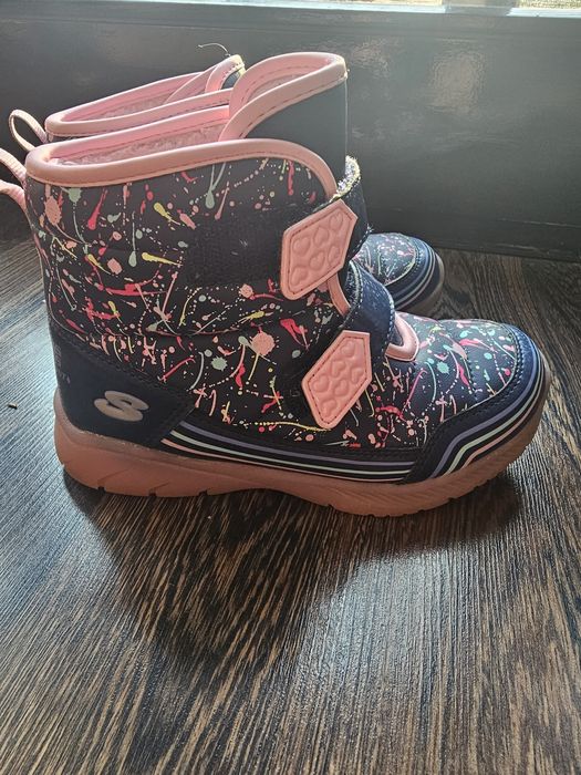 Skechers светещи