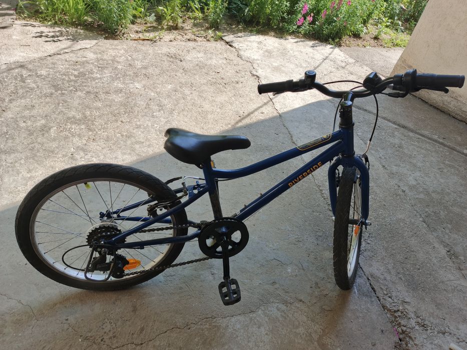 Vând bicicleta 6-9 ani in stare foarte buna .