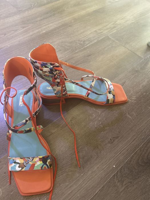 Продавам Сандали Gabina