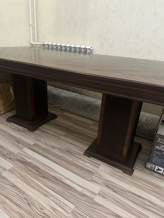 Продаются стол и стулья б/у производства Комодо (E'tiqod mebel)