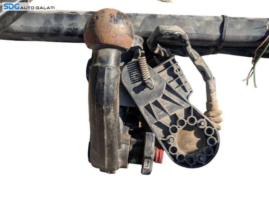 Cui Carlig Remorcare Tractare Detasabil cu Chei Cheie si Instalatie Electrica Volkswagen Passat B6 2005 - 2010 [LC1944]