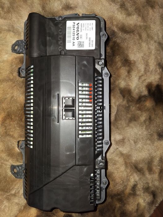 Ceasuri bord Volvo noi
