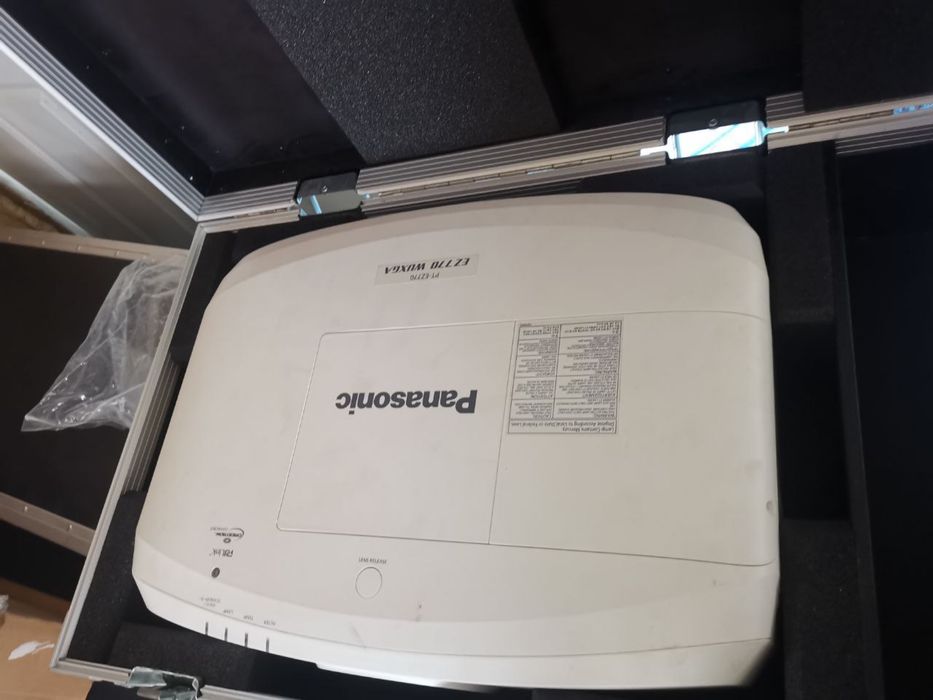 Videoproiector Panasonic PT-EZ770