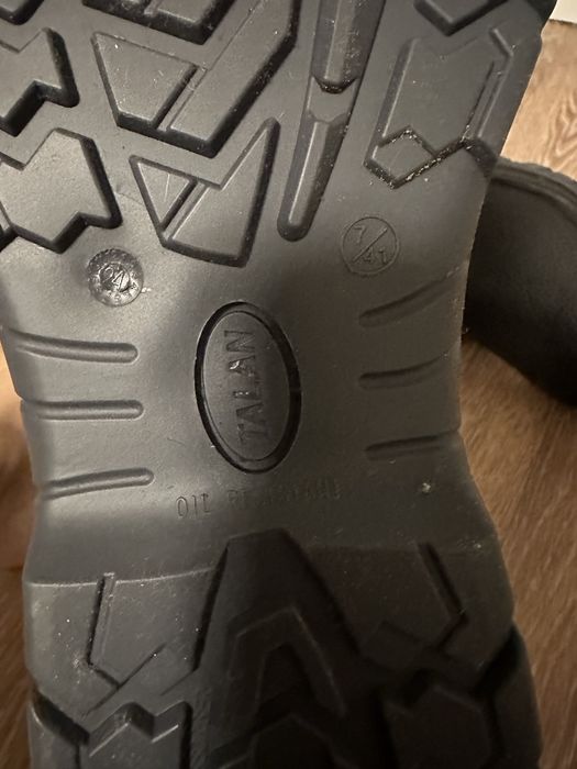 Продам зимние сапоги