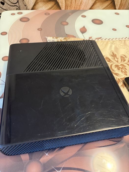 Xbox 360 , 7 jocuri ,1 consola