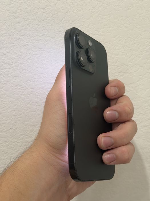Продам IPhone 16 Pro