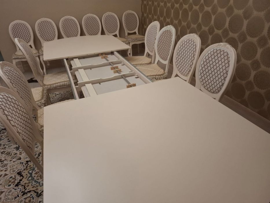 Стол со стульями