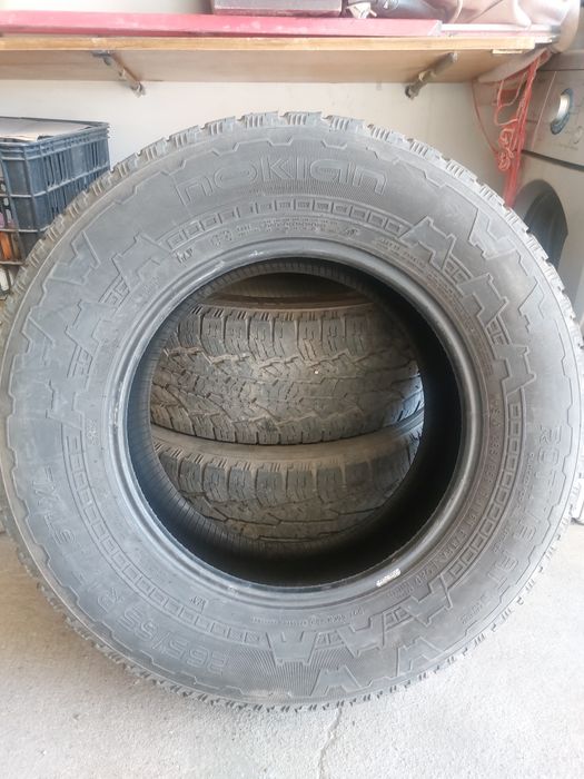 Продам шины летние б/у, размер 265/65,    R17