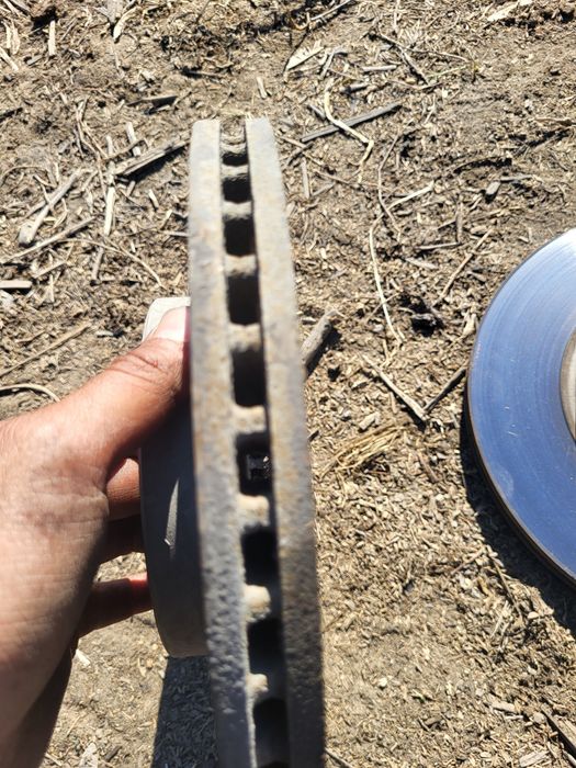 Продам тормозные диски кобальт