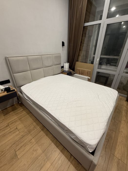 Продам кровать с матрасом
