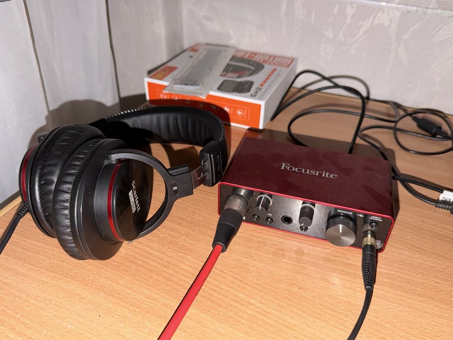 Focusrite scarlett solo studio + стойка