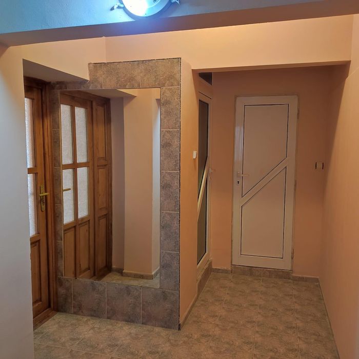 Дава се под наем Двустаен апартамент в Варна, Център - 60 кв.м за 350 € - Снимка #4