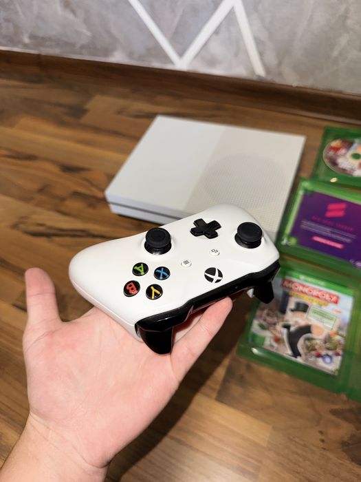 Vand Xbox one S 1Tb+ 3 jocuri