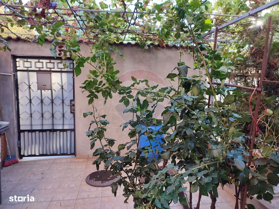 VANZARE SPECIALA Casă / Vilă cu 7 camere, Uverturii MILITARI/Duplex
