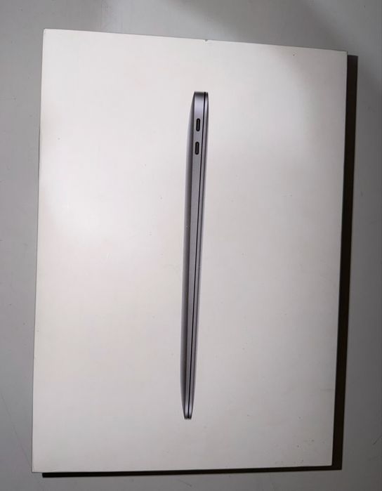 MackBook Air with Apple M1 chip 13-inch