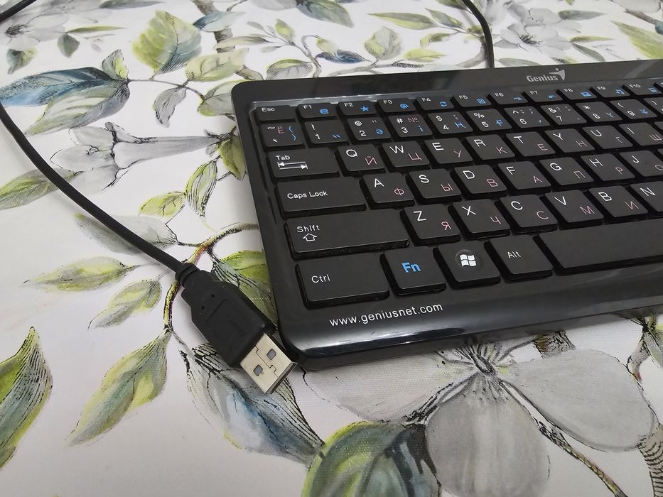 Продам клавиатуру