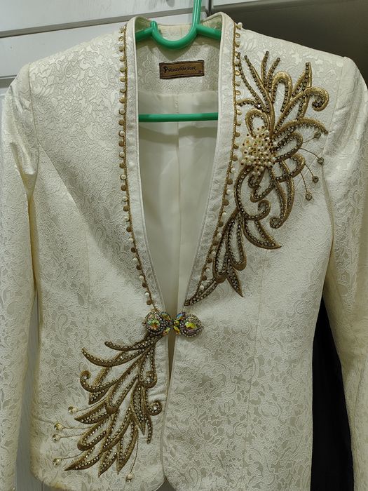 Платье белое, ткань шитьё