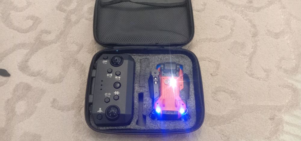 Дрон квадроптер.