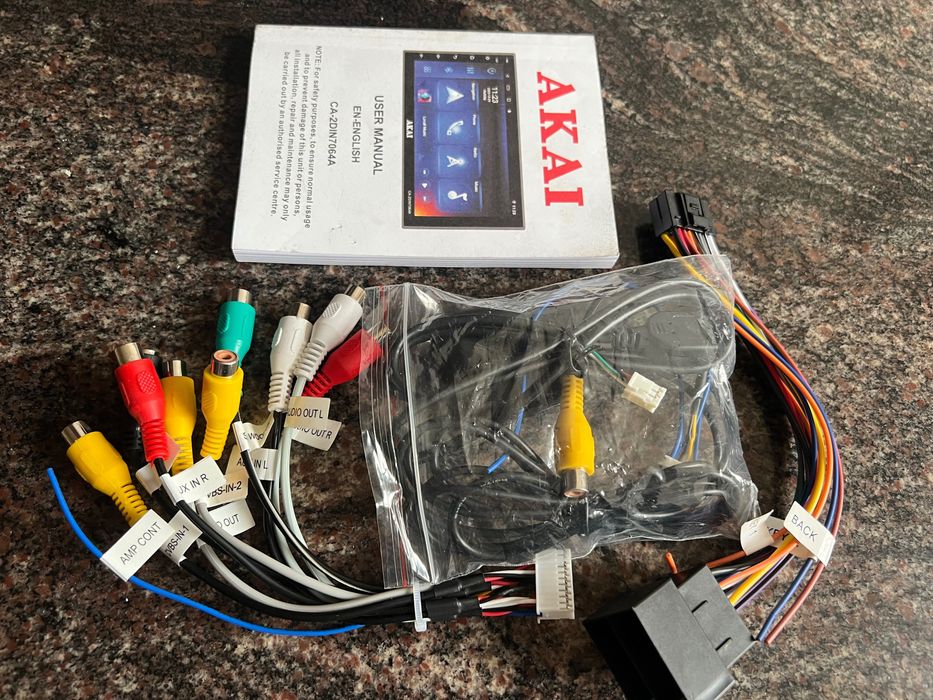 AKAI 2DIN мултимедия с тъчскрийн + кабели