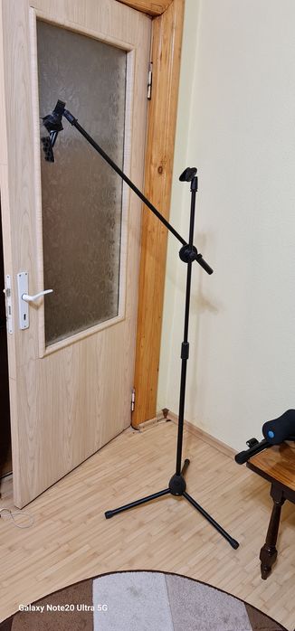 Se vinde stativ microfon