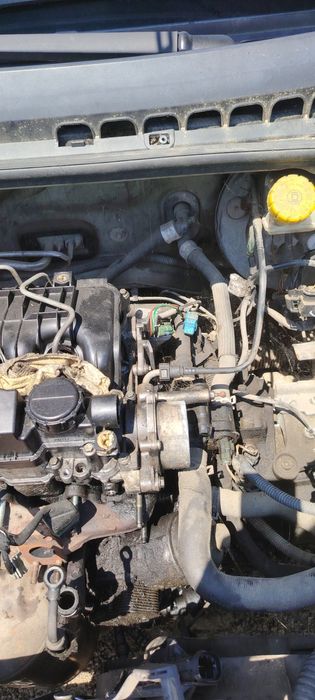 Двигател на части 651 мерцедес 220  2011г.сди