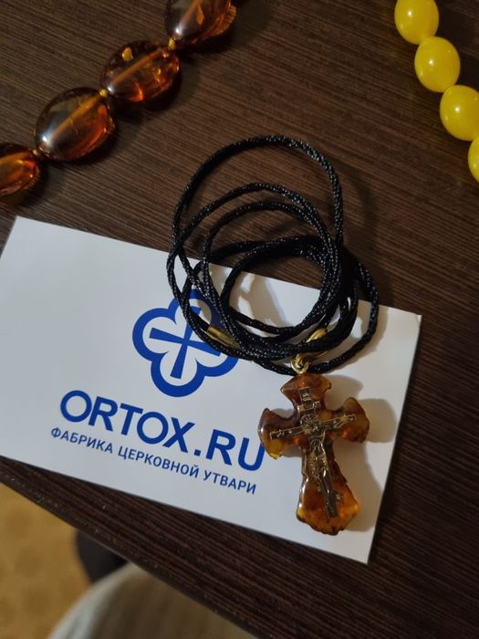 Янтарь : бусы, браслеты