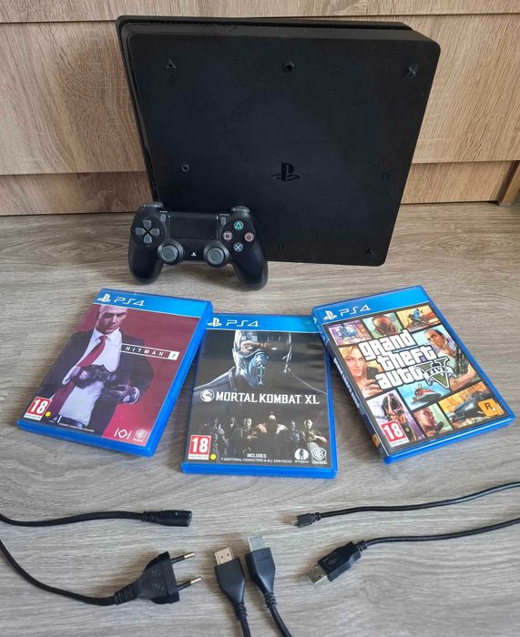 PlayStation 4 Slim комплект с игри