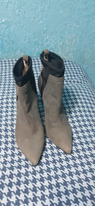 Ботинки челси на шпильке 42р